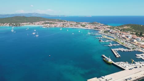 Golfo-Aranci-Port-and-coastal-town-in-Sardinia,-Italy---4k-Aerial-Forward