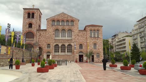 Ortodox-Priest-Walks-Into-St-Demetrius-Church-in-Thessaloniki
