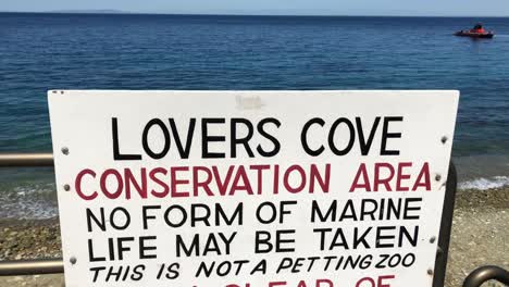 lovers-sign-at-diving-area