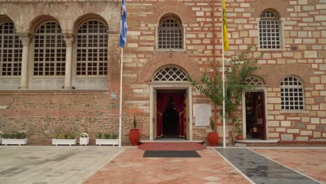 Eingang-Zur-St.-Demetrius-Kirche-In-Thessaloniki-Mit-Samttuch-Bedeckt