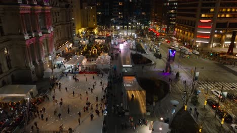 Weihnachtsmarkt-Und-Eisbahn-Im-Freien-In-Der-Urbanen-Stadt