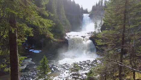 Blick-Auf-Die-Wasserfälle-Storfossen-Und-Metifossen-Am-Fluss-Homla,-Trondheim-Gebiet-In-Norwegen