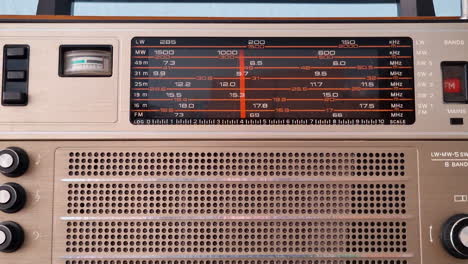 Retro-transistor-Selena-B-216,-Minsk-radio,-zoom-out