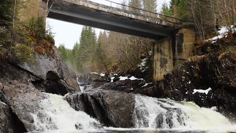 Wasserfälle-Am-Fluss-Sona-In-Der-Nähe-Von-Skarvan-Und-Roltdalen-Nationalpark-In-Norwegen