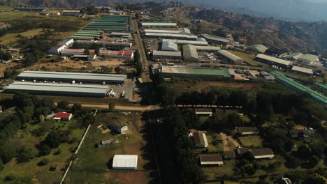 Drohnenschuss-über-Industrielager-Und-Fabriken-In-Südafrika