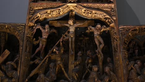 La-Crucifixión-De-Jesús-En-El-Museo-Victoria-And-Albert,-Londres,-Reino-Unido