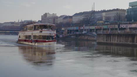 Tourist-enjoy-a-ride-on-a-boat-on-the-danube-canal-in-the-city-center-of-Vienna-on-New-Year's-day-2023