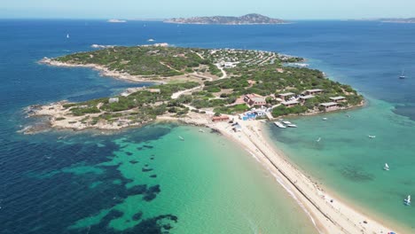 Sandbar-and-Peninsula-island-Isolo-dei-Gabbiani-at-Porto-Pollo,-Sardinia---4k-Aerial-Circling