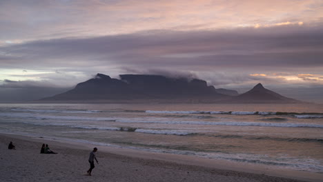 Sunset-Time-Lapse-of-Cape-Town-and-Table-Mountain