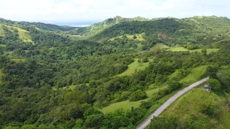 Exuberante-Vista-Verde-De-La-Carretera-Montañosa-En-Filipinas