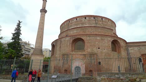 Die-Rotunde-Des-Galerius-In-Thessaloniki-In-Ihrer-Ursprünglichen-Gestalt-Hatte-Die-Kuppel-Der-Rotunde-Ein-Oculus,-Ebenso-Wie-Das-Pantheon-In-Rom