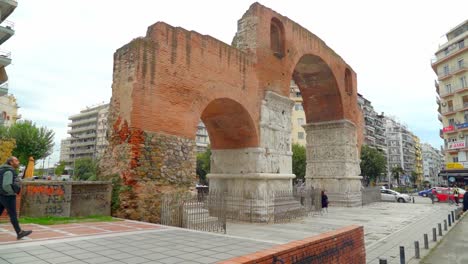 Reste-Des-Bogens-Von-Galerius-Oder-Kamara-In-Der-Stadt-Thessaloniki