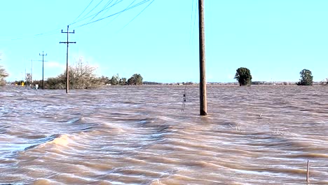 Las-Aguas-De-La-Inundación-Se-Apoderan-De-La-Ciudad