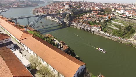 Luftpanoramablick-Auf-Das-Stadtbild-Von-Porto-Mit-Der-Ribeira-ufergegend,-Portugal