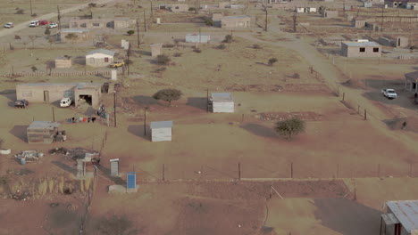 Drone-Aéreo-Sobre-Un-Municipio-Informal-En-La-Zona-Rural-De-Sudáfrica