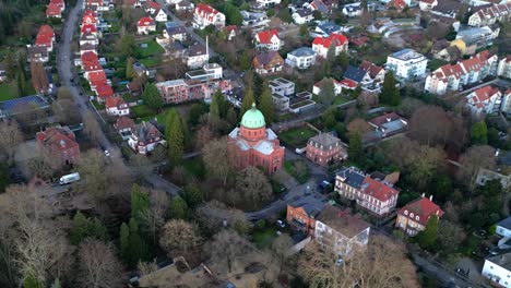 Luftdrohnenaufnahme-Der-Christuskirche-In-Der-Kleinen-Deutschen-Stadt-Lahr-Im-Schwarzwald
