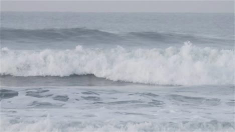 Waves-in-slowmotion,-120-fps