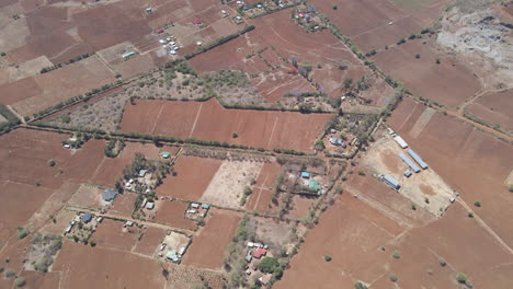 Luftaufnahme-Von-Kleinen-Bauernhöfen-Im-Ländlichen-Afrika
