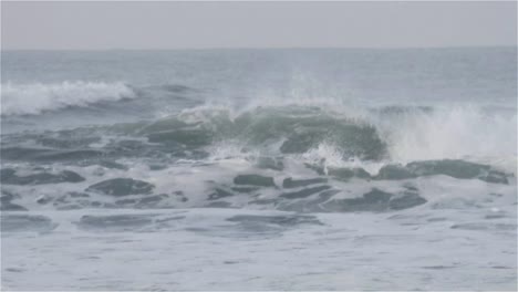 Close-up-of-waves-in-slowmotion.
120-fps