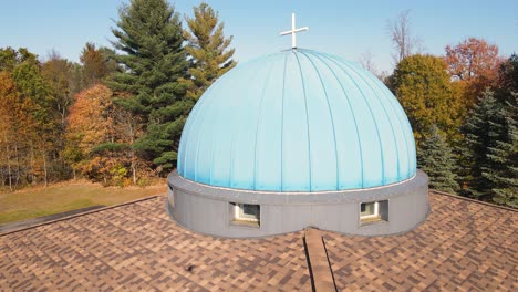 Approach-toward-the-dome-of-an-Orthodox-drone