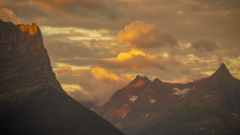 Time-Lapse,-High-Peaks-and-Clouds-in-Mountain-Landscape-on-Sunset-Sunlight,-Glacier-National-Park,-Montana-USA