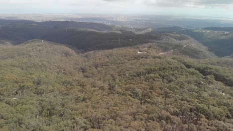 Panorama-Aéreo-De-La-Campiña-De-Adelaida-Desde-El-Parque-De-Conservación-Mount-Lofty,-Australia-Desde-Un-Dron