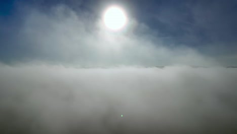 Luftstoß-Durch-Wolken-Und-Nebel-In-Der-Nähe-Von-Wilkesboro-NC