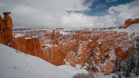 Timelapse,-Snow-Capped-Bryce-Canyon-National-Park-at-Winter,-Clouds-and-Shadows-Moving-on-Red-Rock-Hoodoo-Formations,-Utah-USA