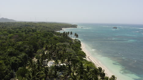 Antenne---Sonniges-Strandparadies,-Playa-Teco-Maimon,-Dominikanische-Republik,-Lkw-Rechts