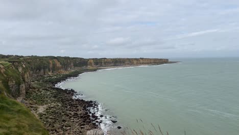 D-Day-cliffs-in-Normandy,-France