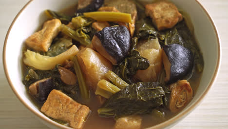 Chinese-vegetable-stew-with-tofu-or-mixture-of-vegetables-soup---vegan-and-vegetarian-food-style
