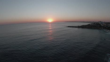 Bewegen,-Um-Riesigen-Sonnenuntergang-über-Dem-Ozean