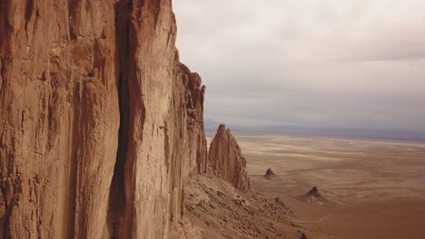 Drone-shot-flying-close-to-Shiprock-looking-over-beautiful-Midwestern-scenery,-New-Mexico-USA-in-4k