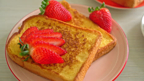 french-toast-with-fresh-strawberry-on-plate