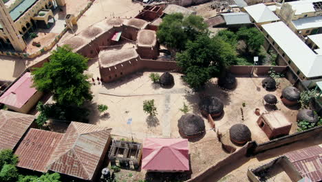 Orbiting-aerial-view-of-the-Kanta-Museum-in-Argungu,-Nigeria
