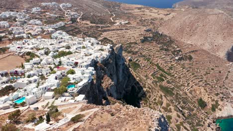 Flying-through-Beautiful-white-washed-greek-city-on-Cliff-edge,-Folegandros-Island