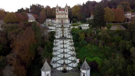 Luftaufnahme-Des-Heiligtums-Von-Bom-Jesus-Do-Monte-Katholische-Kathedrale-In-Der-Stadt-Braga-Nördlich-Von-Portugal