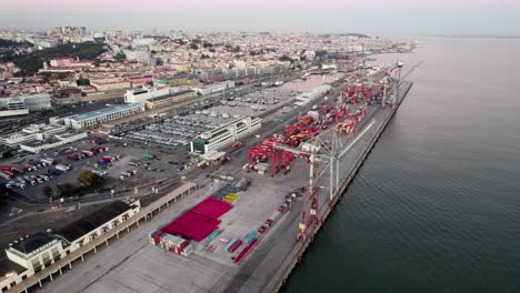 Hafen-Von-Lissabon-Portugal-Mit-Kränen-Und-Containern