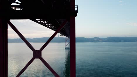Luftaufnahmen-Der-Stahlkonstruktion-Einer-Hängebrücke