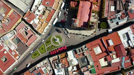 Top-Down-Aerial-View-of-Main-Square-in-Guanajuato,-Cathedral