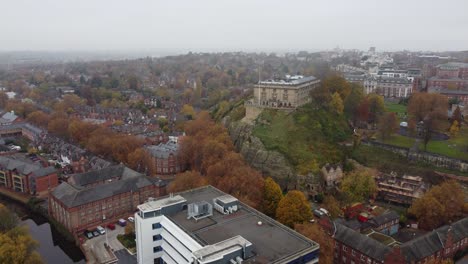 Nottingham-Castle-Uk,-Drohne-Luftaufnahmen-Lebendige-Herbstfarben