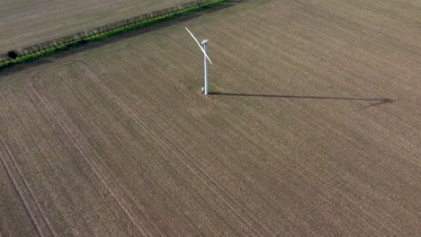 A-single-wind-turbine-in-the-middle-of-a-countryside-field