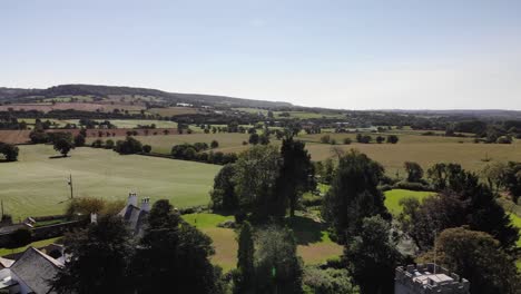 Antenne-über-Dem-Dorf-Buckerell,-Das-Die-Idyllische-Landschaft-Von-East-Devon-Zeigt