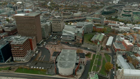 Panoramablick-über-Die-Innenstadt-Von-Quebec-City,-Marriott-Und-Stationnement-Place-D&#39;youville-In-Kanada