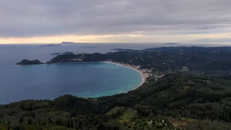Hermosa-Playa-De-Agios-Georgios-En-El-Norte-De-Corfú-Grecia