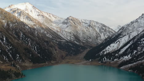 Cinematic-drone-shot-of-the-Big-Almaty-Lake-in-the-Trans-Ili-Alatau-mountains-in-Kazakhstan