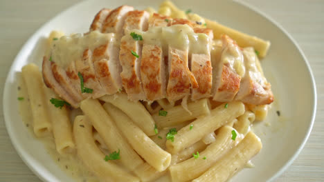 homemade-quadrotto-penne-pasta-white-creamy-sauce-with-grilled-chicken