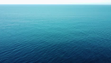 Luftaufnahme-Des-Offenen-Blauen-Meeres