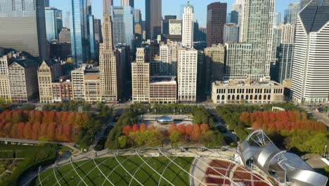 Aerial-Establishing-Shot-Above-Millennium-Park,-The-Bean-in-Downtown-Chicago
