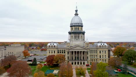 4K-Drone-of-Springfield-Illinois-right-to-left